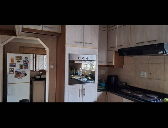 3 BEDROOM HOUSE FOR SALE IN CRAIGIEBURN